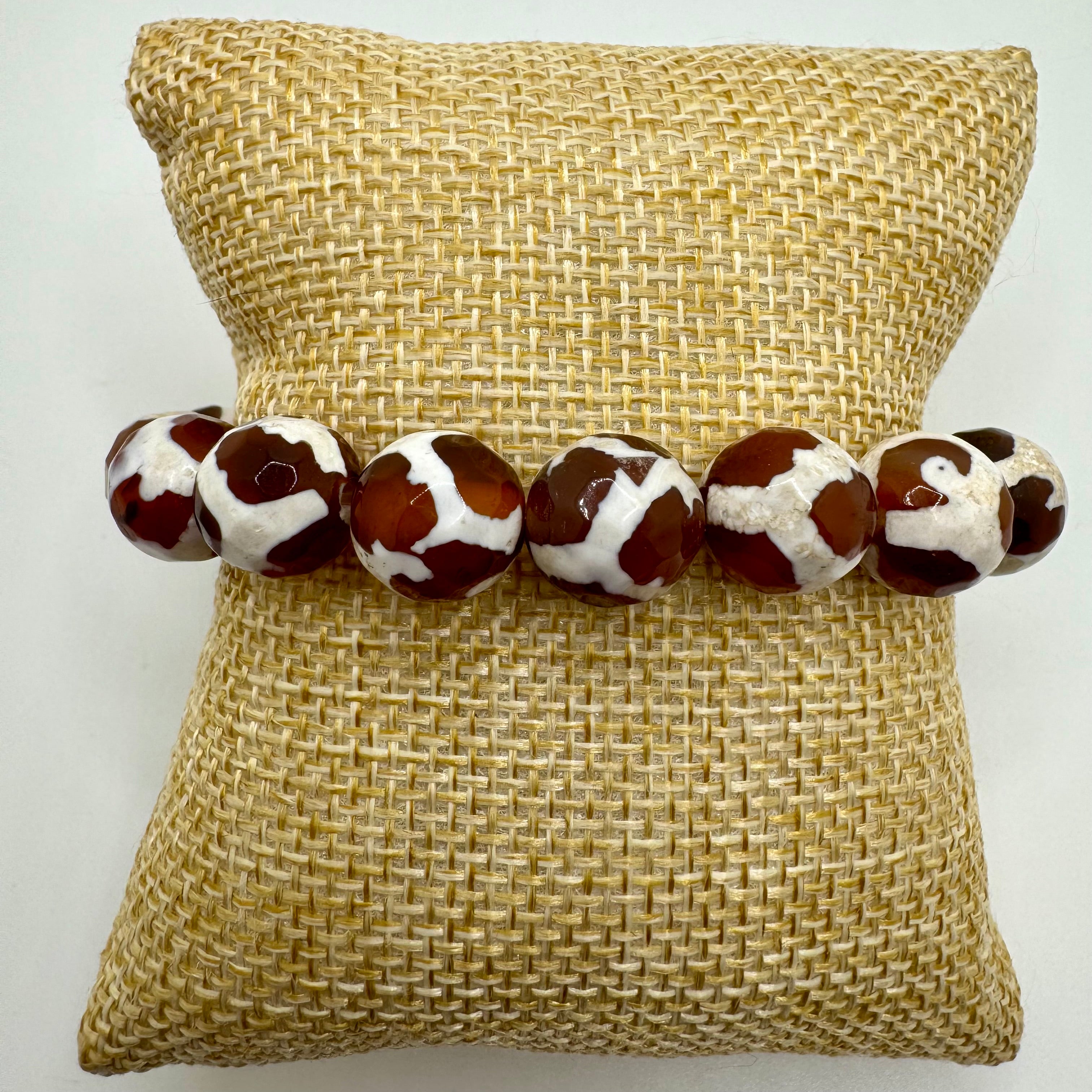 Natural Tibetan Red Turtle Grain Old Agate Stretch Bracelet (faceted 10mm beads)