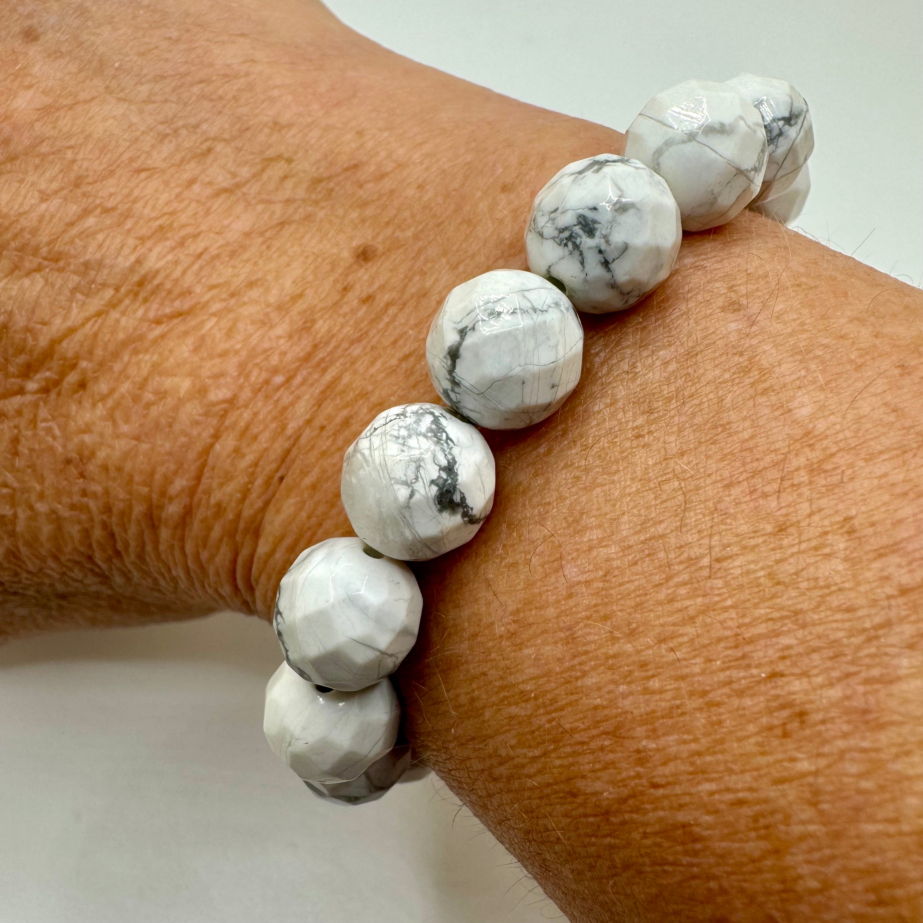 Howlite Stretch Bracelet 10 mm faceted beads